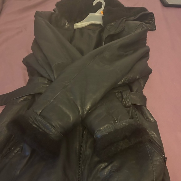 Leather jacket - Picture 2 of 12